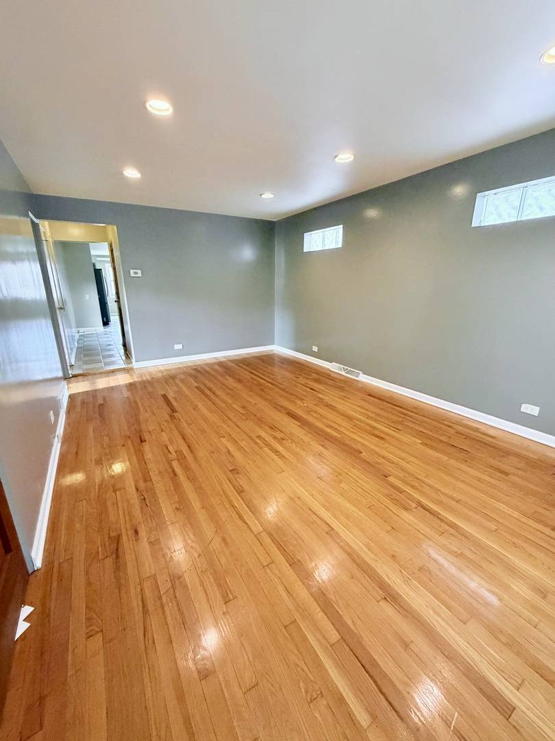 24 E 75th ST #2, Chicago, IL 60619