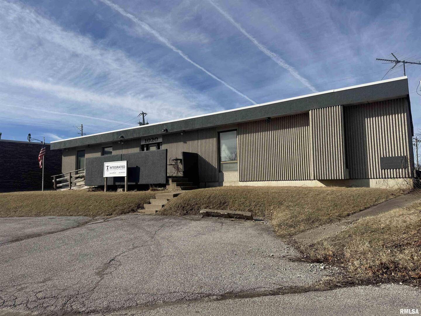 1020 LINCOLN RD, Bettendorf, IA 52722