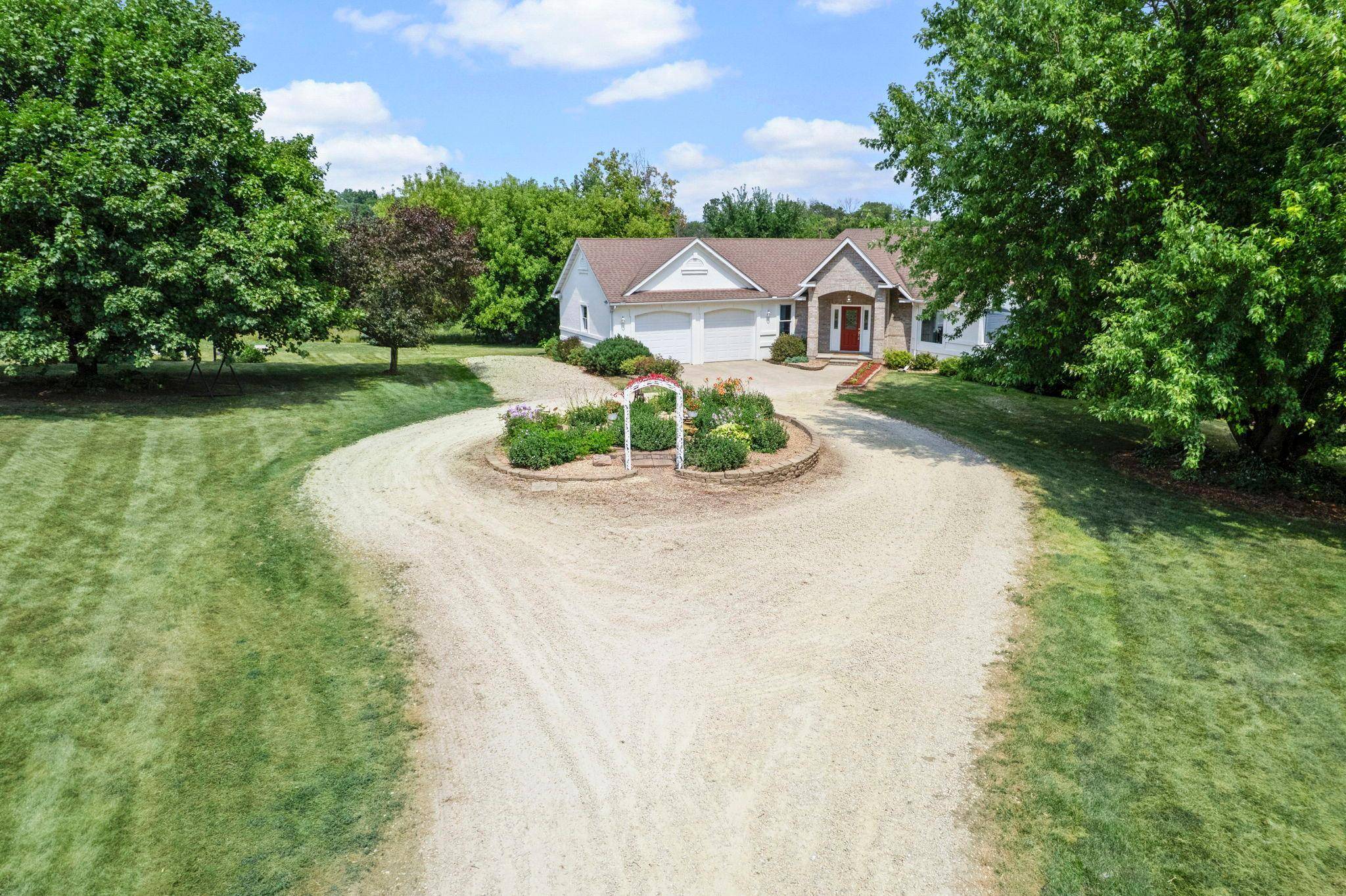 N6690 870th ST, River Falls, WI 54022