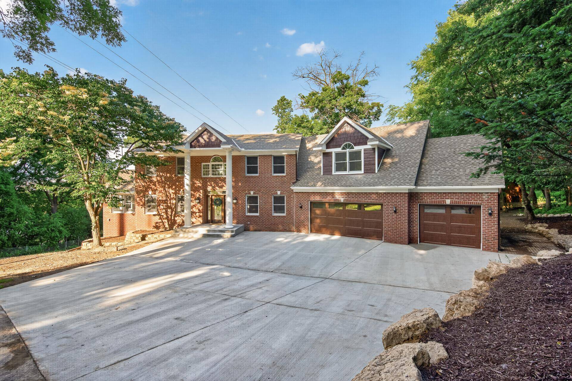 50 Sunny Side LN, Sunfish Lake, MN 55118