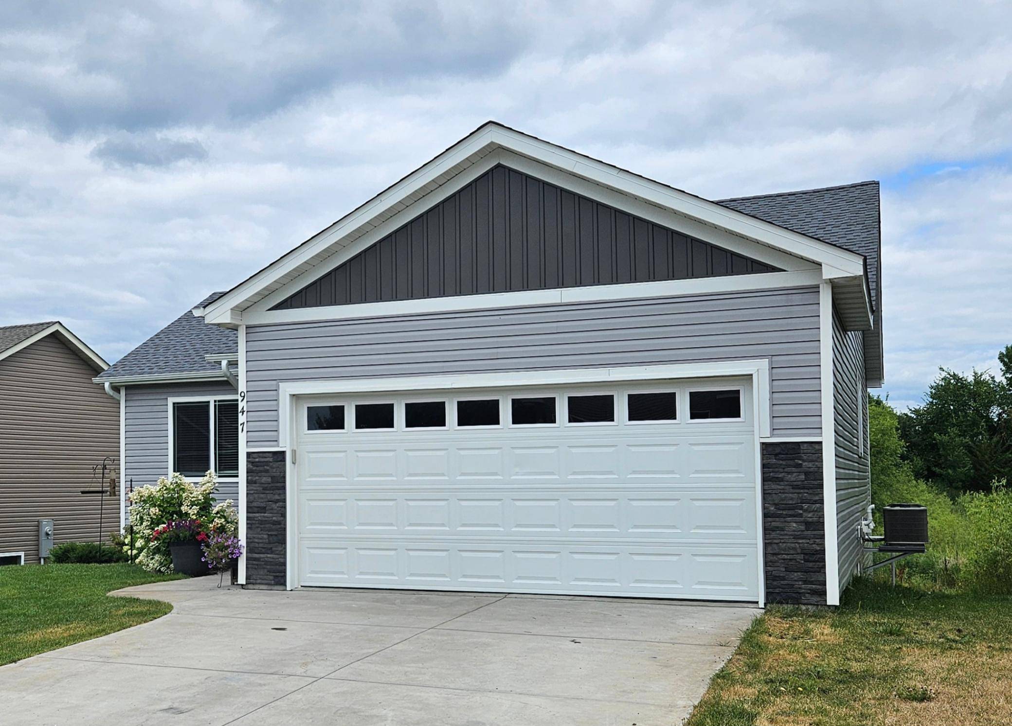 947 Breckenridge LN, Montrose, MN 55363