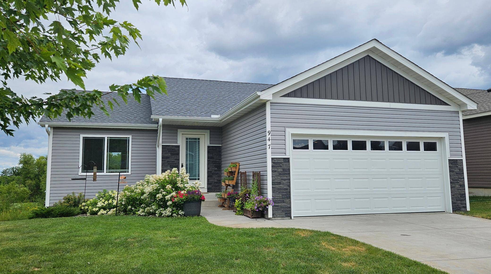 947 Breckenridge LN, Montrose, MN 55363