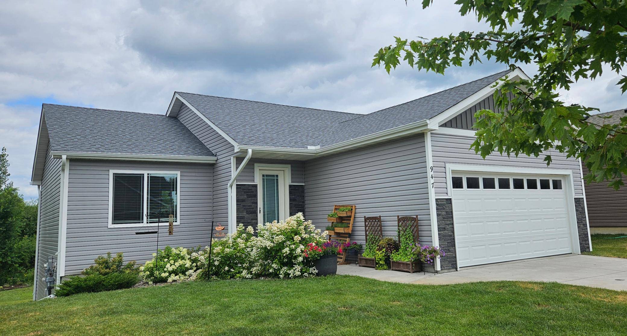 947 Breckenridge LN, Montrose, MN 55363