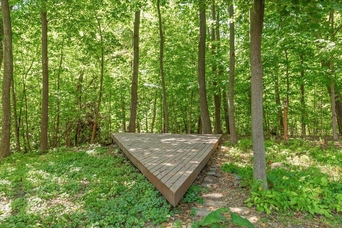 606 Carver Beach RD, Chanhassen, MN 55317