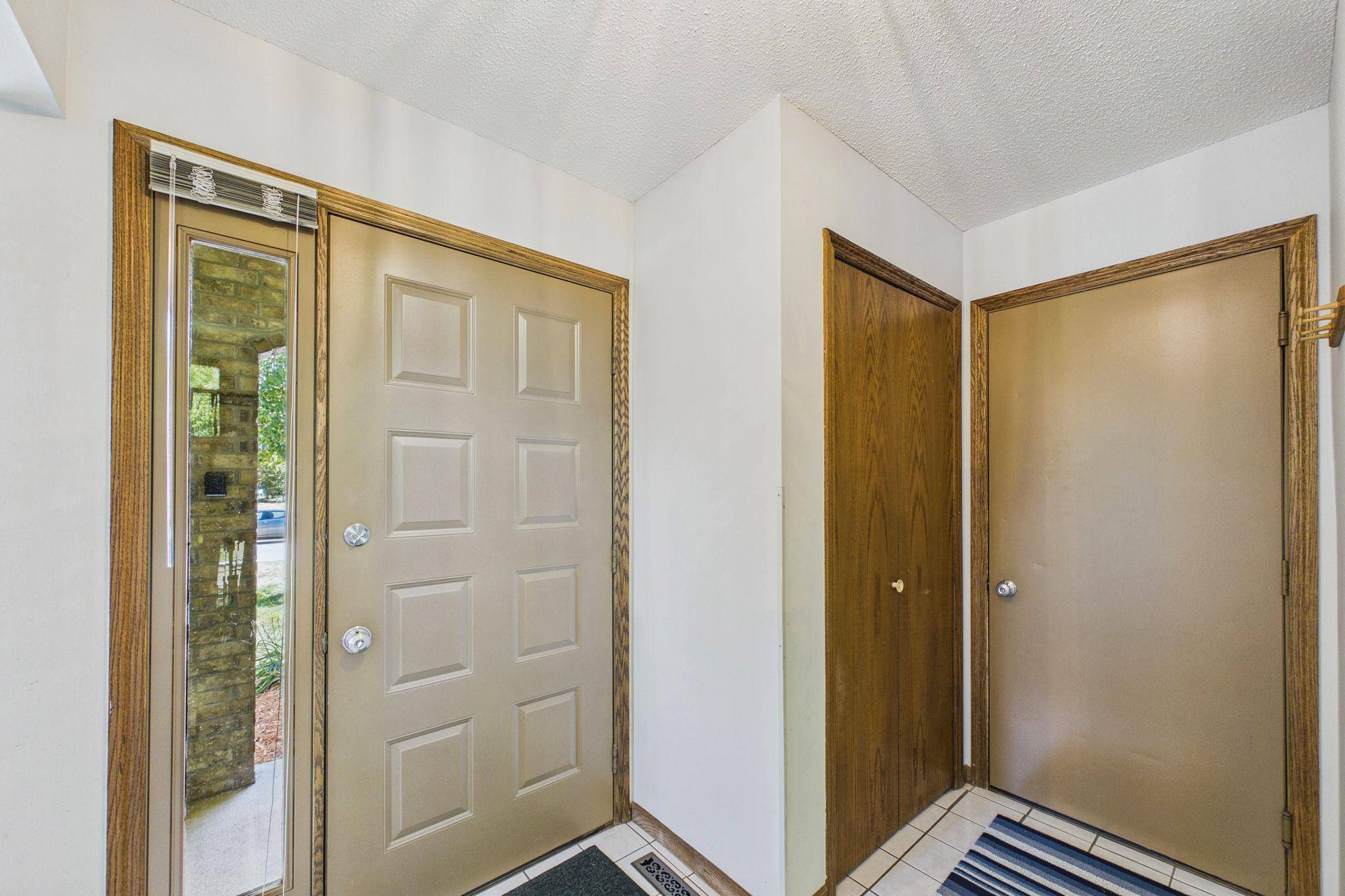 1604 Rio Loma DR, Burnsville, MN 55337
