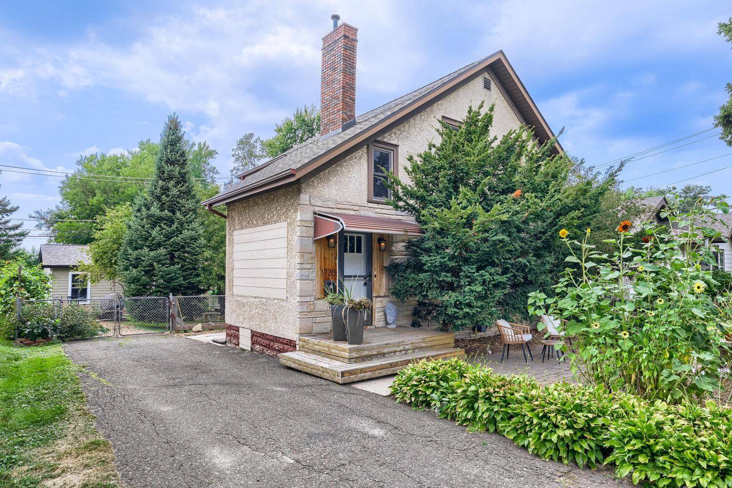 1735 Malvern ST, Roseville, MN 55113