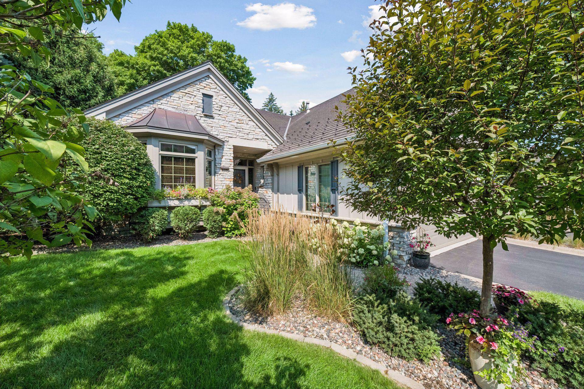 635 Waycliffe DR N, Wayzata, MN 55391