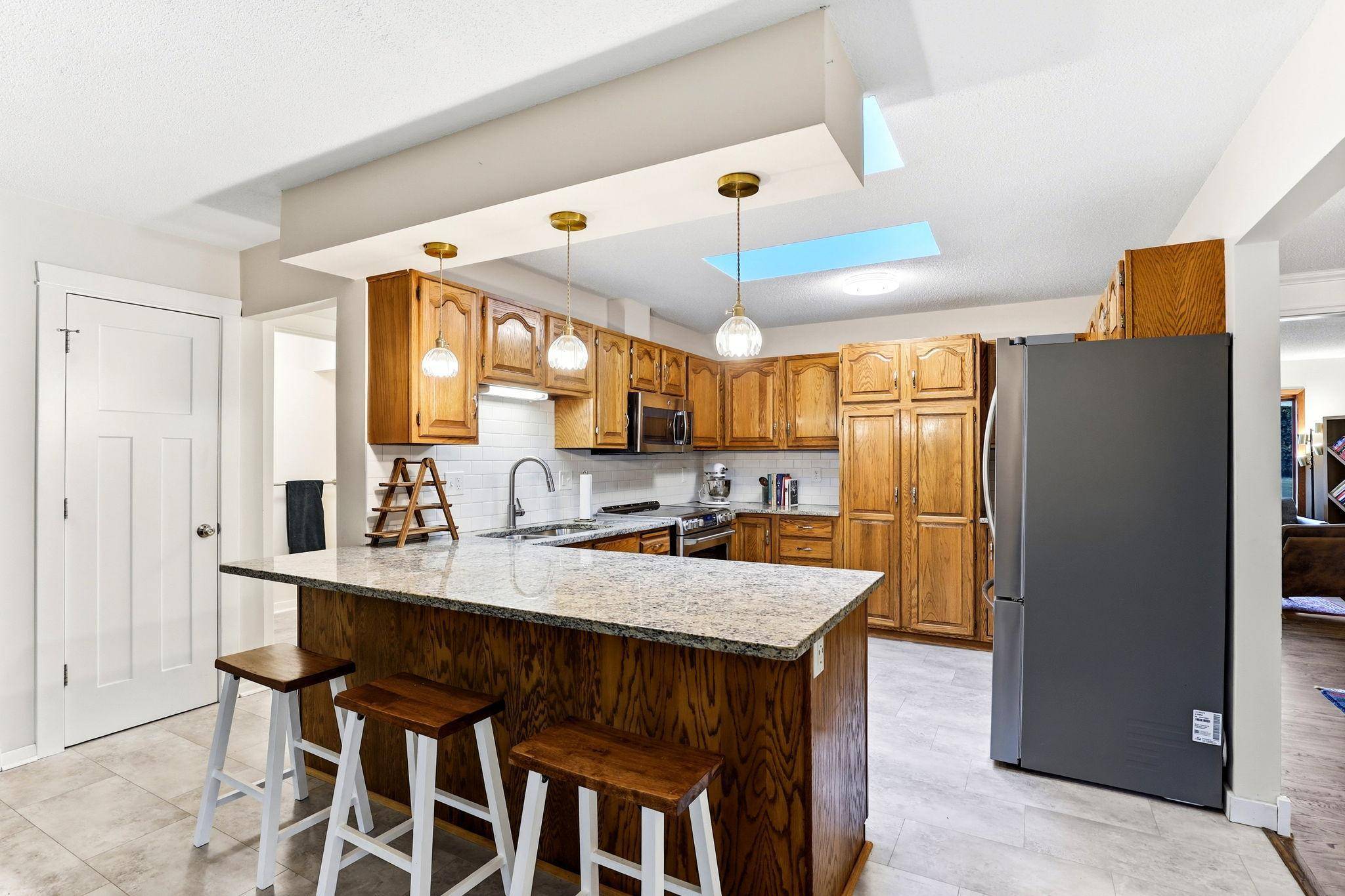 1974 Summer ST, Falcon Heights, MN 55113