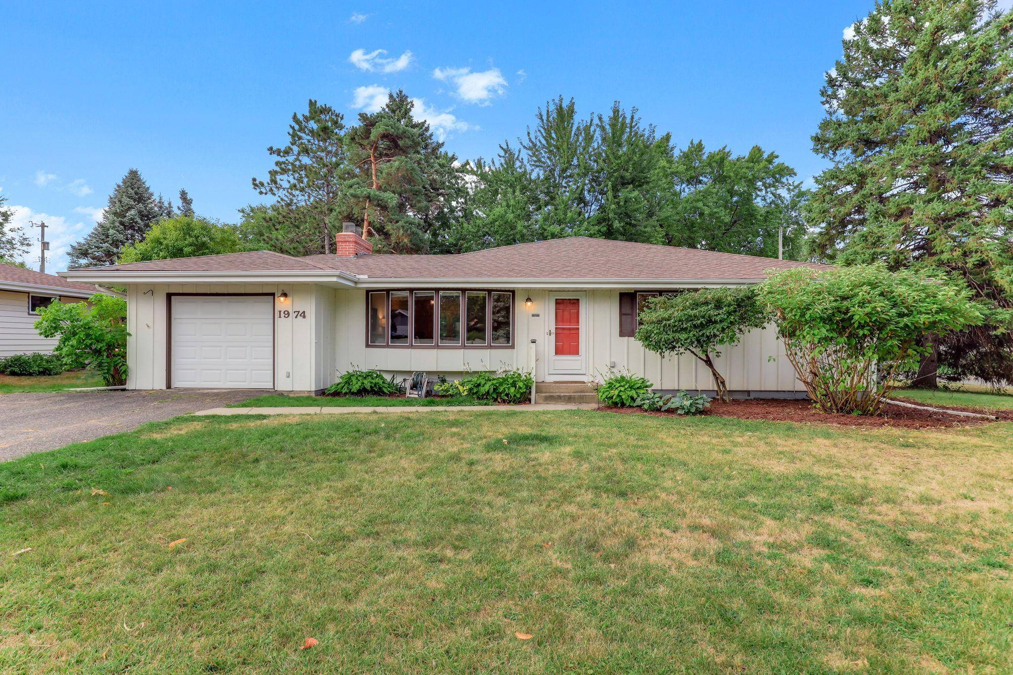 1974 Summer ST, Falcon Heights, MN 55113