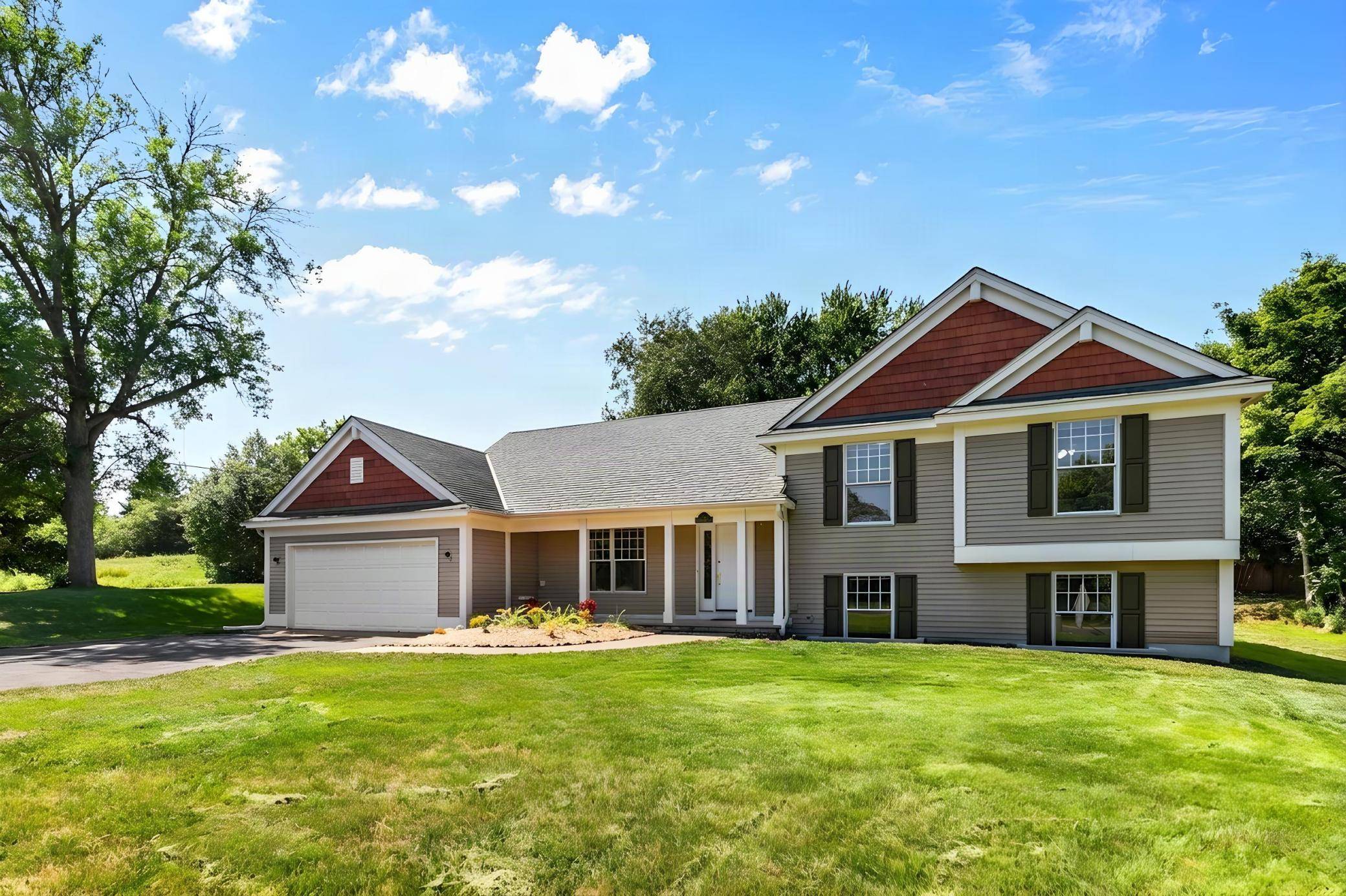 500 Driftwood RD, New Brighton, MN 55112