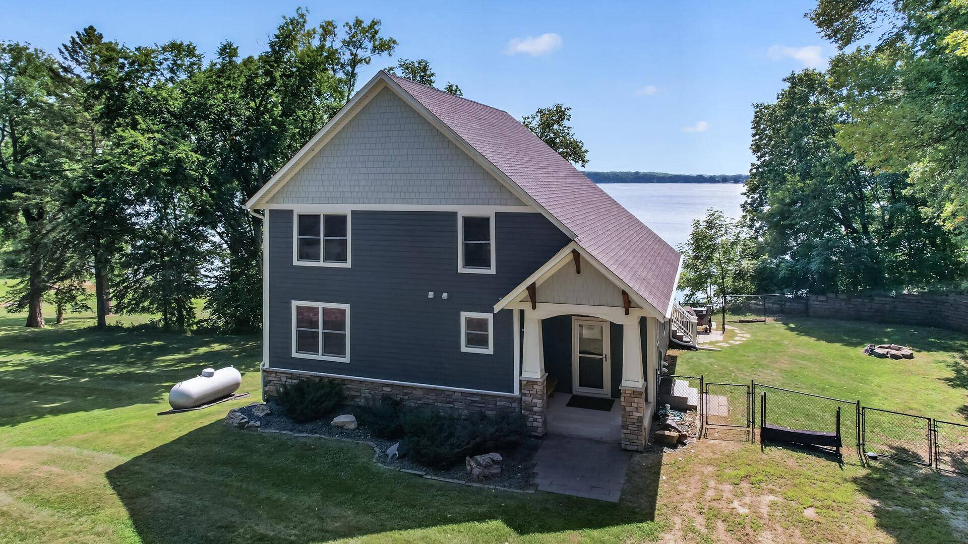 14482 Irwin CT, Montgomery, MN 56069