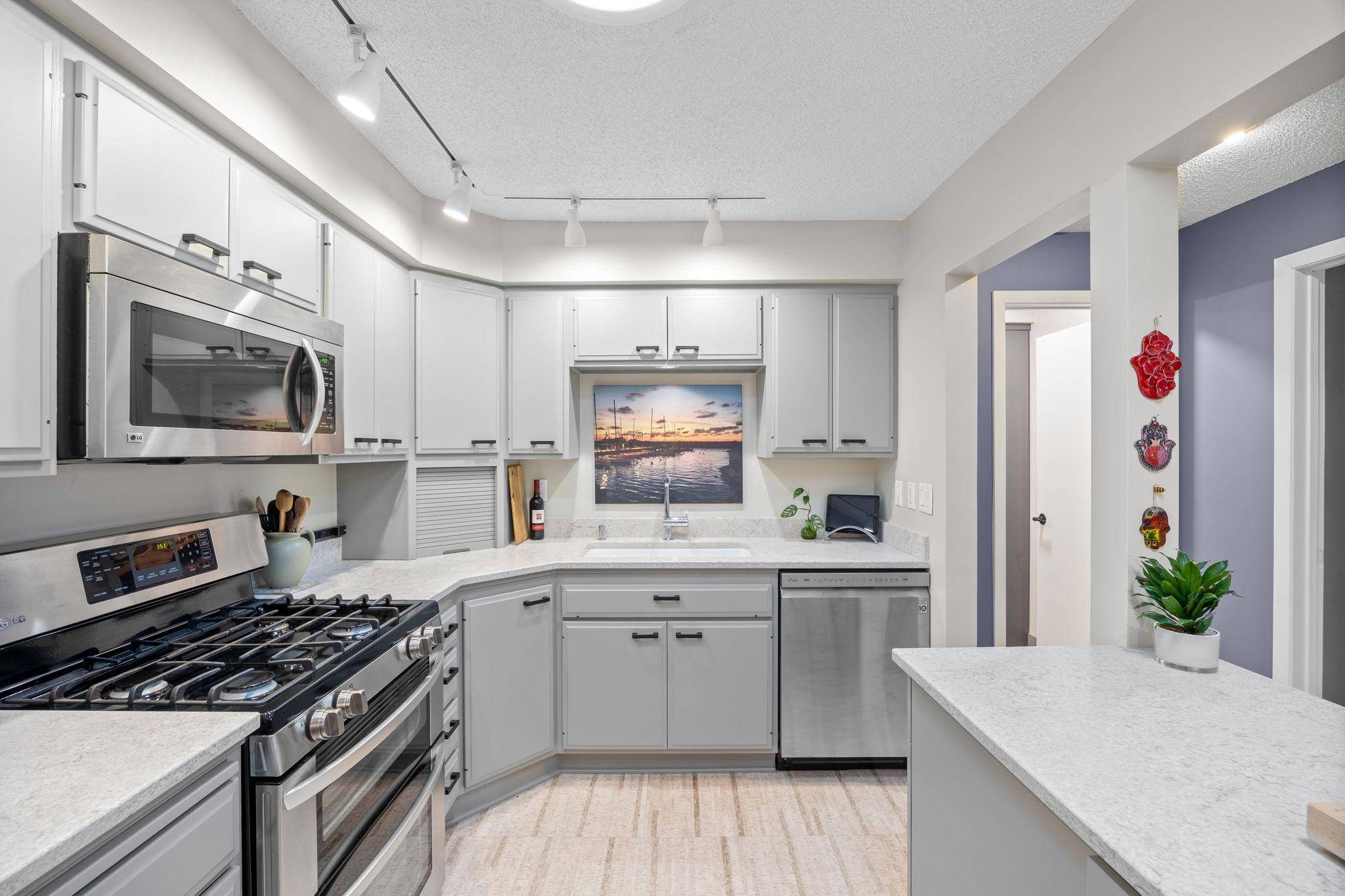 4820 Park Commons DR #319, Saint Louis Park, MN 55416