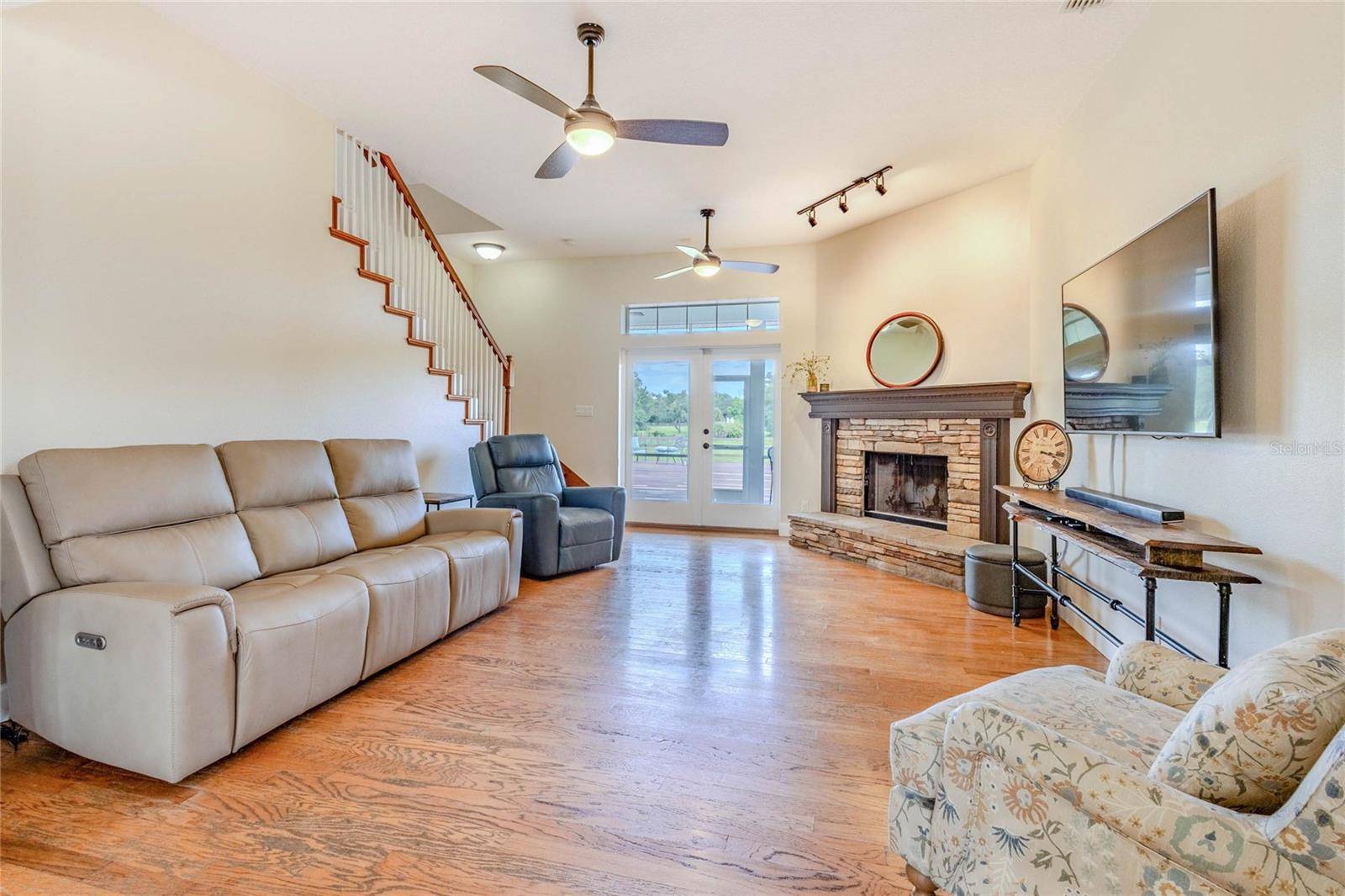 1901 JOSHUA DR, Sarasota, FL 34240