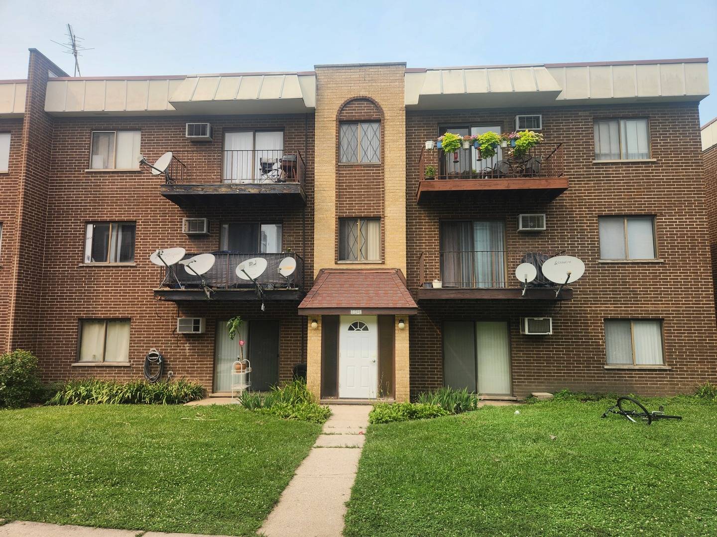 10423 Dearlove RD #2, Glenview, IL 60025