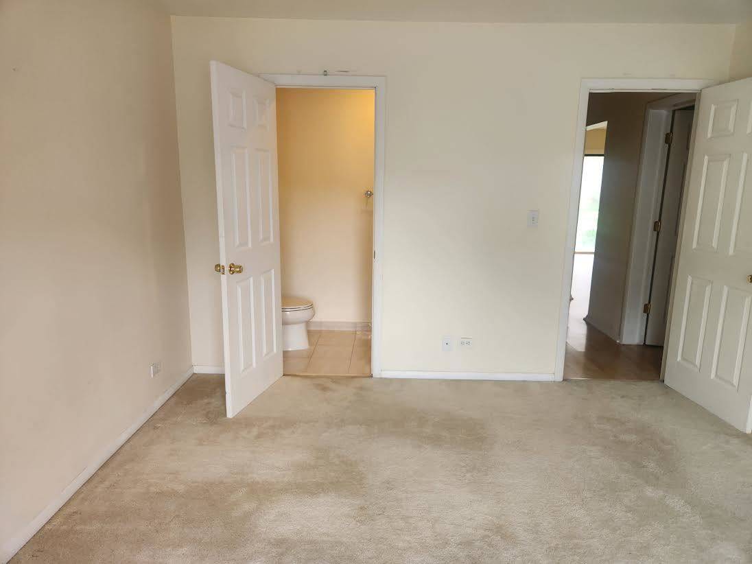 10423 Dearlove RD #2, Glenview, IL 60025