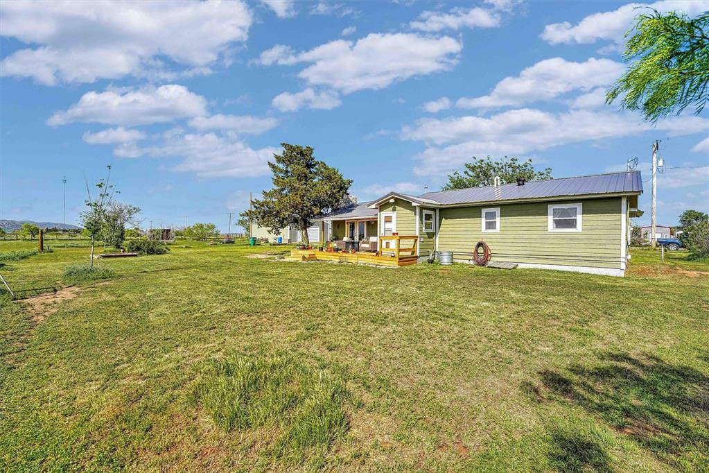 16469 S County Road 215 RD, Headrick, OK 73549