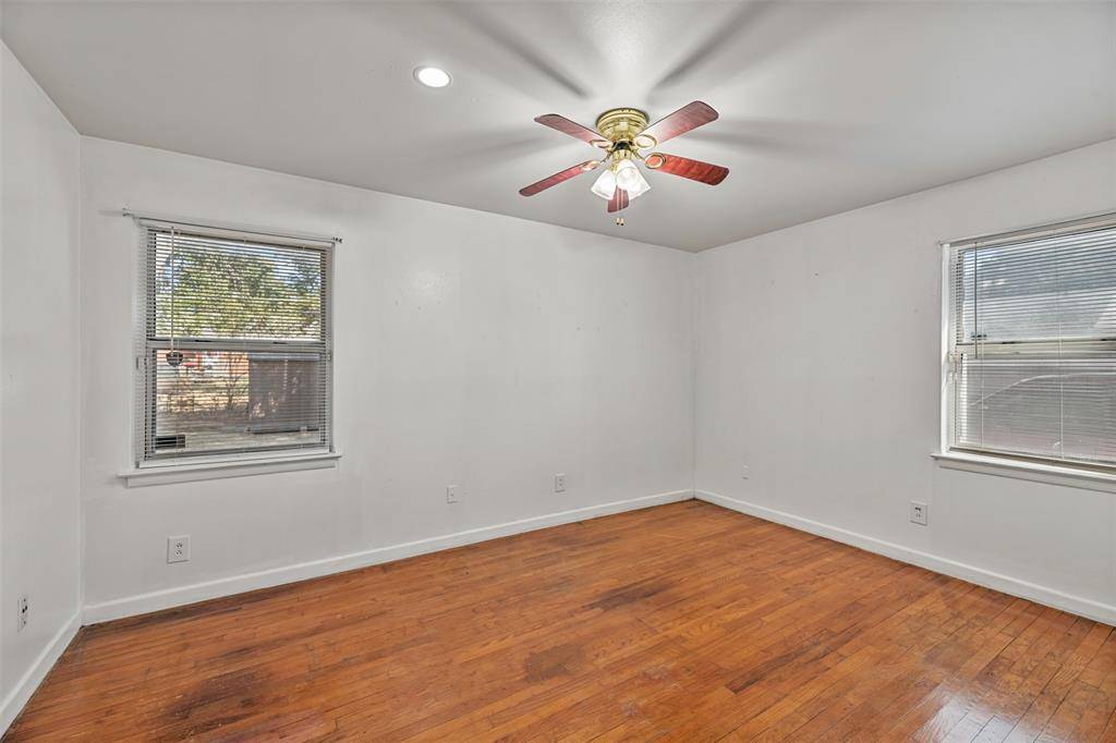 1017 E Spurgeon Street, Fort Worth, TX 76115