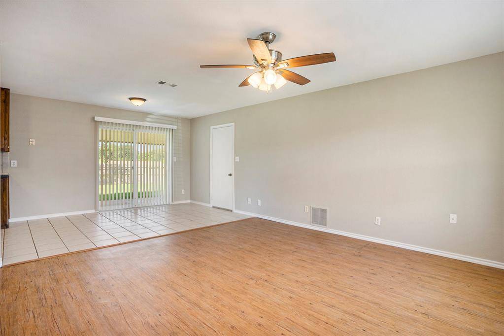 826 Meadowlark Circle, Granbury, TX 76049