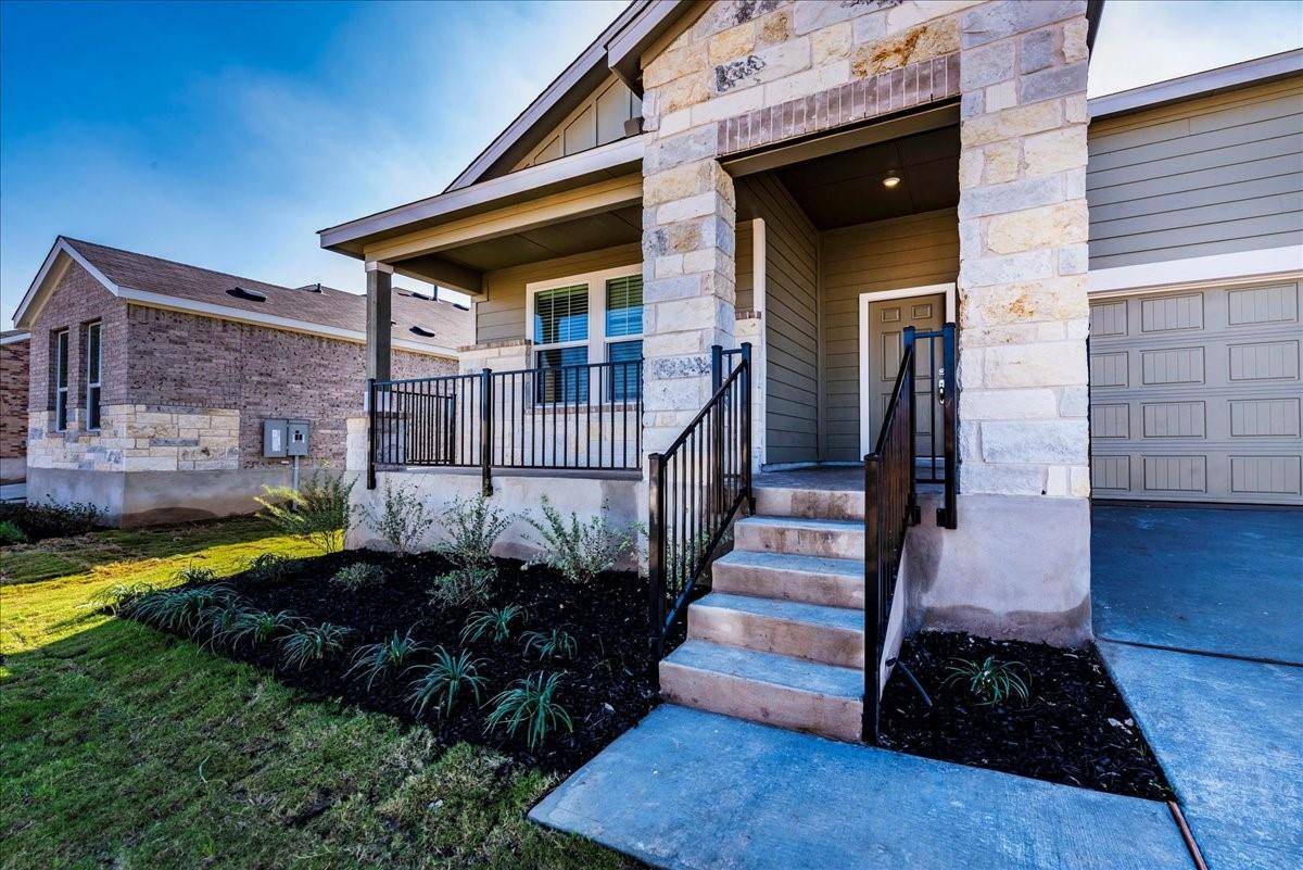 156 Alamito Ave, Kyle, TX 78640