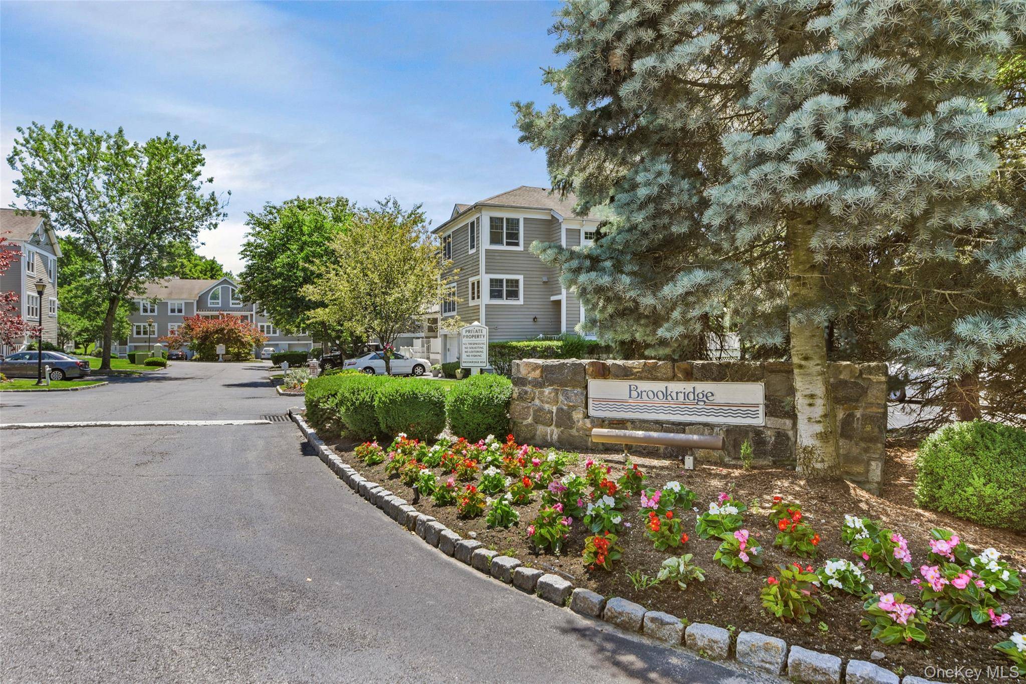 21 Brookridge CT, Rye Brook, NY 10573