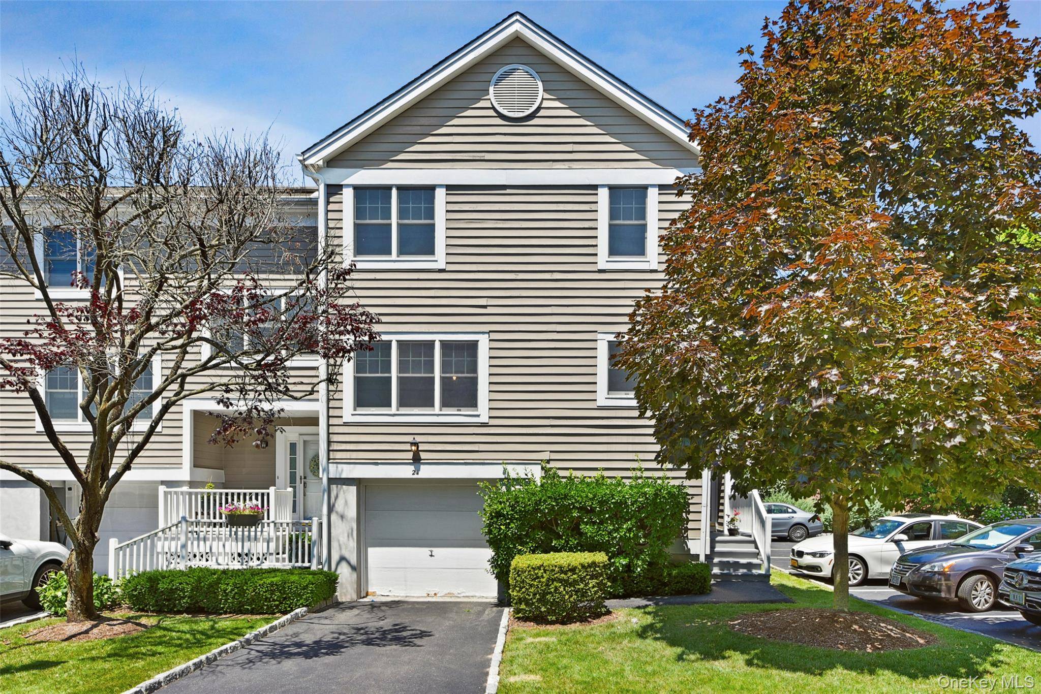 21 Brookridge CT, Rye Brook, NY 10573