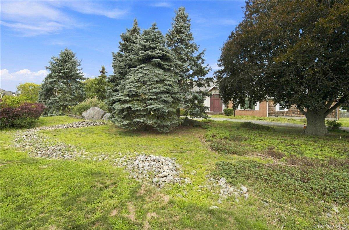 3 The Moor, East Islip, NY 11730