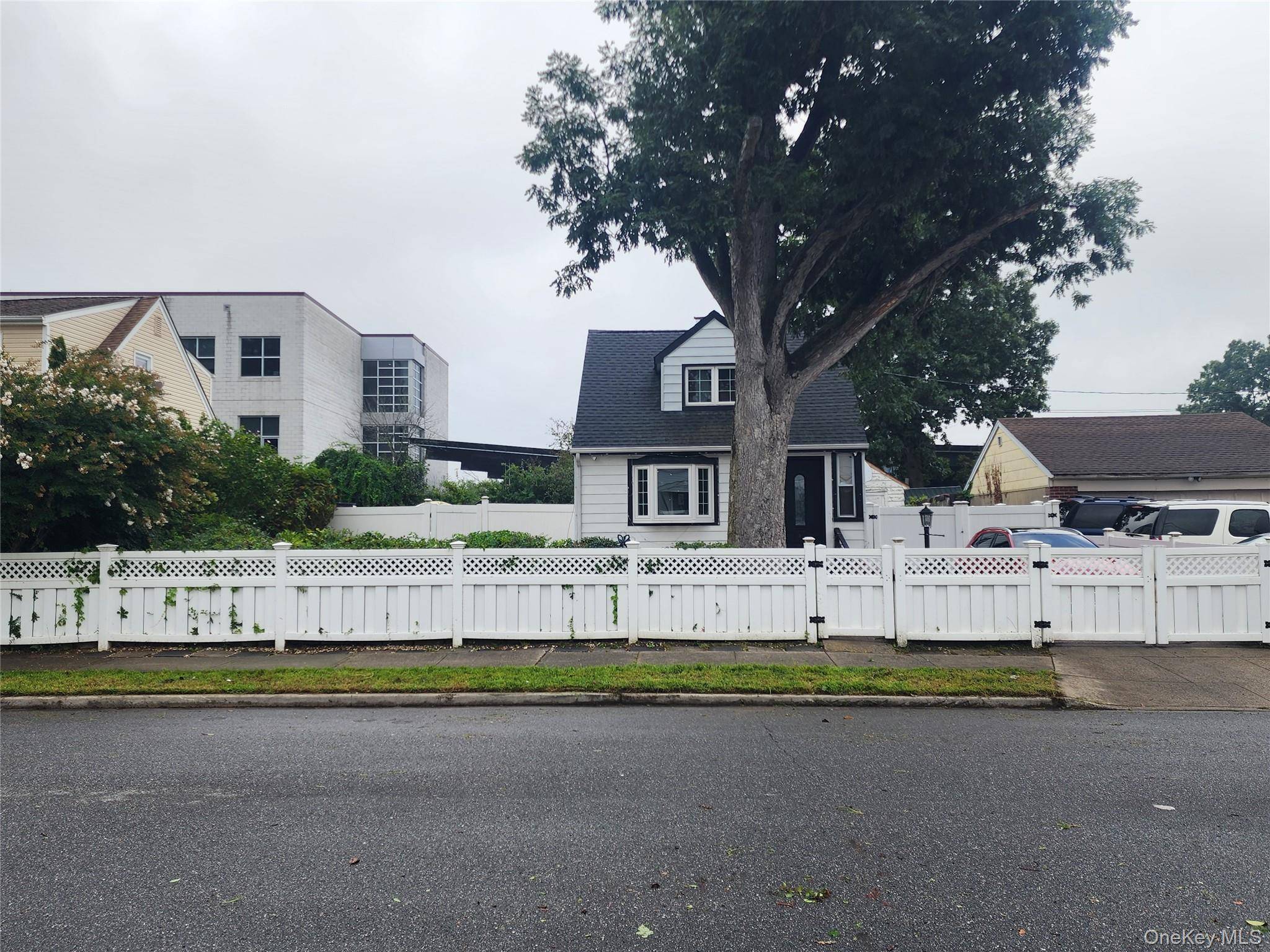 5 Konig CT, Roosevelt, NY 11575