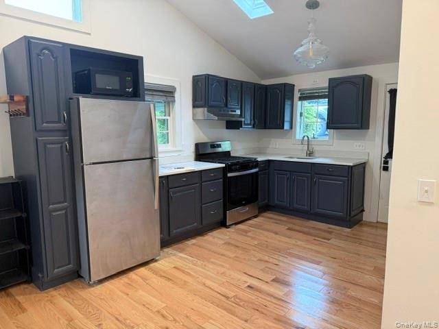 41 Chestnut AVE, Poquott, NY 11733
