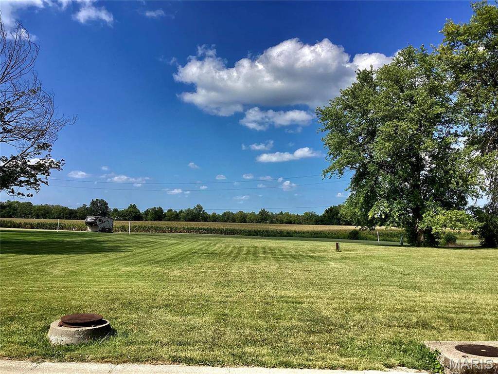 109 Willow DR, Freeburg, IL 62243