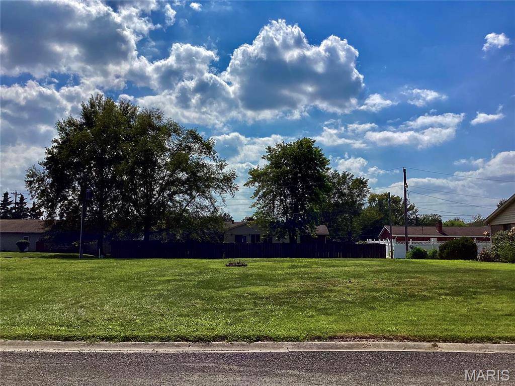 109 Willow DR, Freeburg, IL 62243