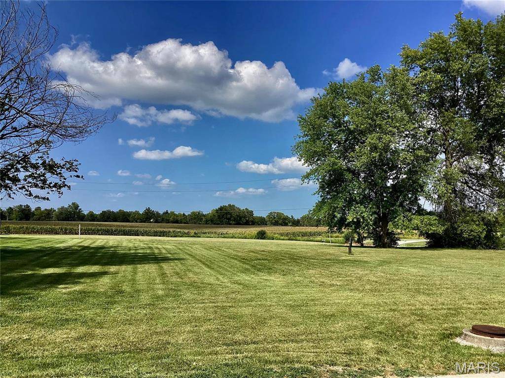 109 Willow DR, Freeburg, IL 62243
