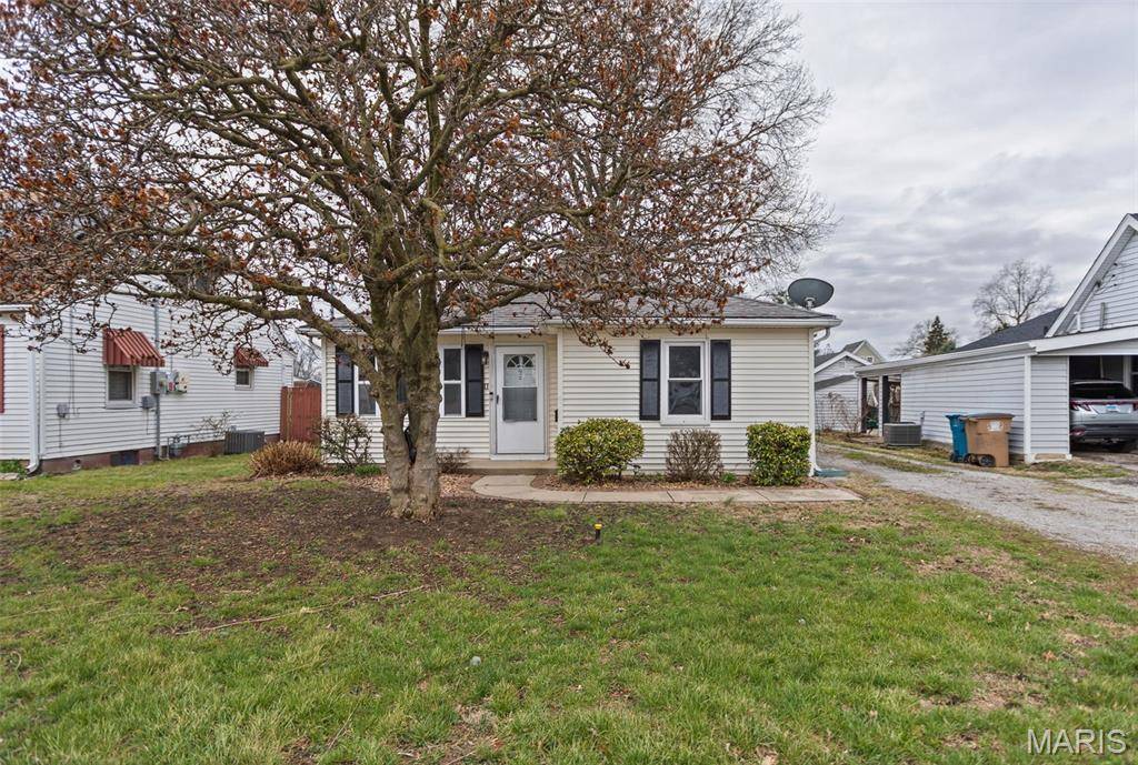 11 E Delmar AVE, Alton, IL 62002
