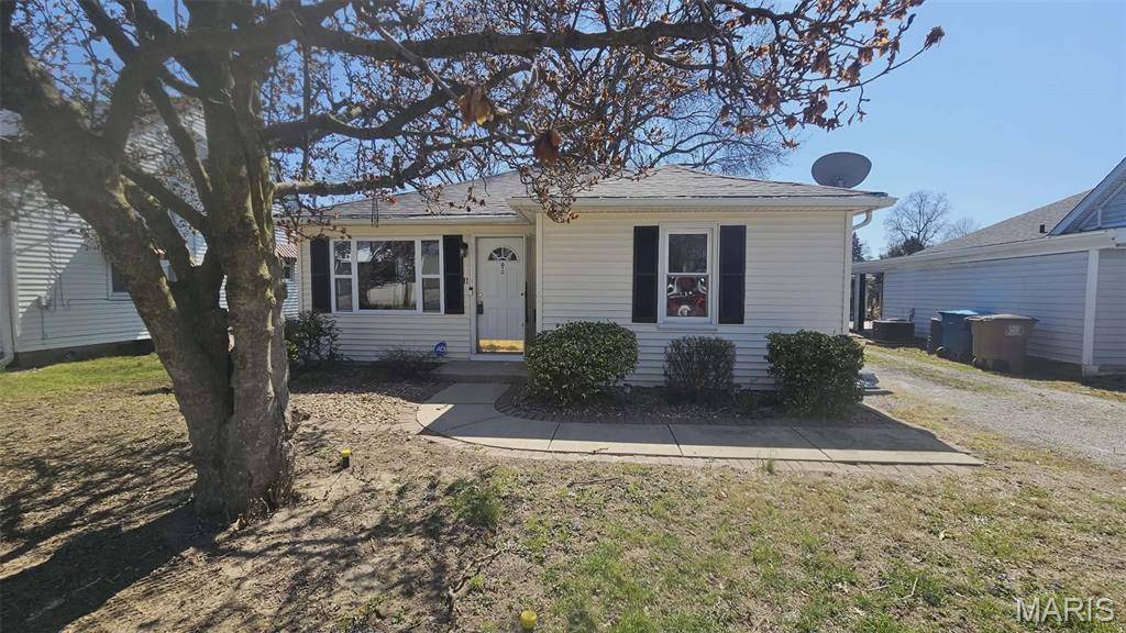 11 E Delmar AVE, Alton, IL 62002