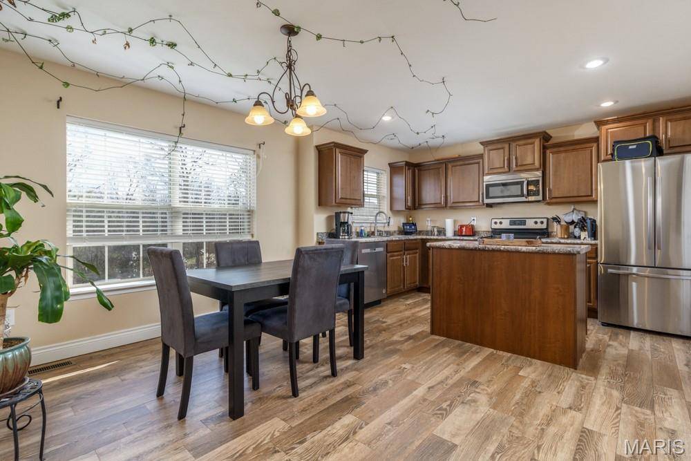 19750 Loyd LN, Waynesville, MO 65583