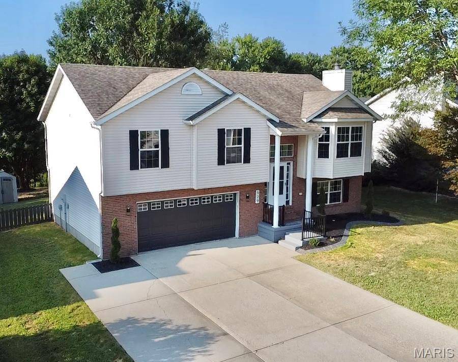 929 Carla DR, Troy, IL 62294