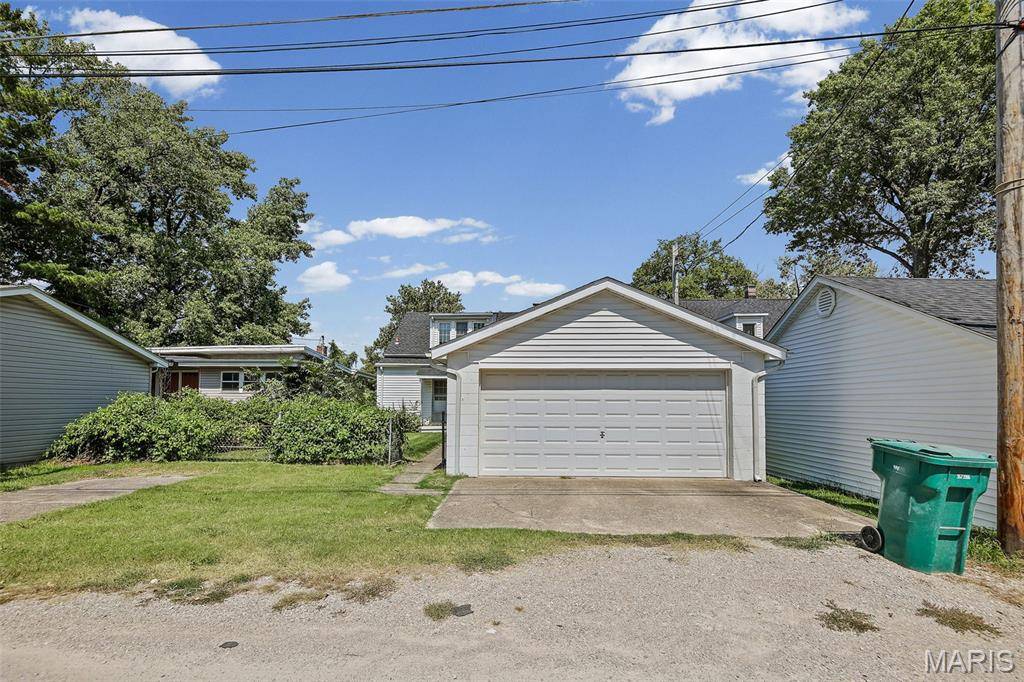 427 W 3rd ST, O'fallon, IL 62269