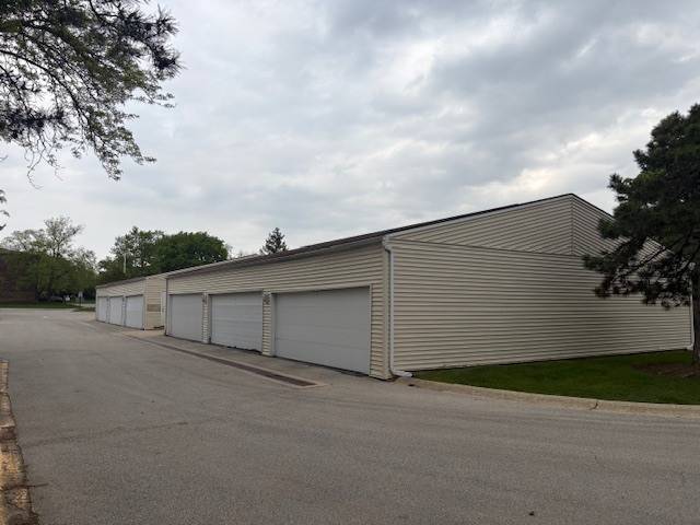 183 N Waters Edge DR W #301, Glendale Heights, IL 60139
