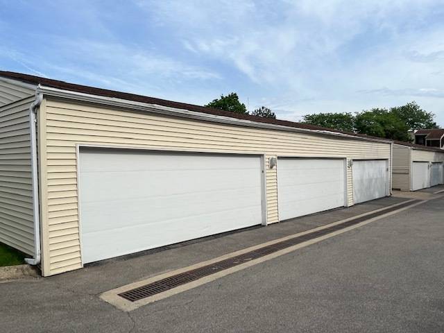 183 N Waters Edge DR W #301, Glendale Heights, IL 60139