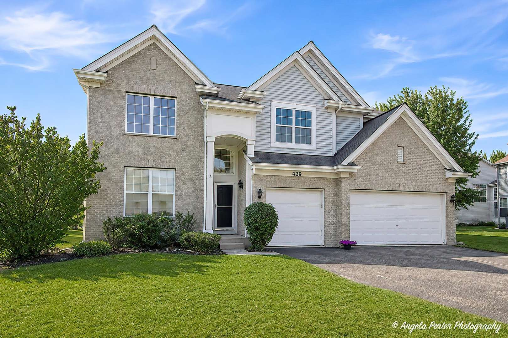 429 W Newbridge LN, Round Lake, IL 60073