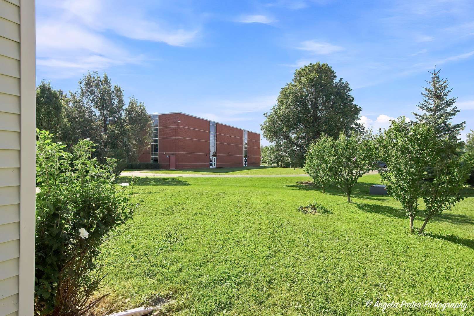 429 W Newbridge LN, Round Lake, IL 60073