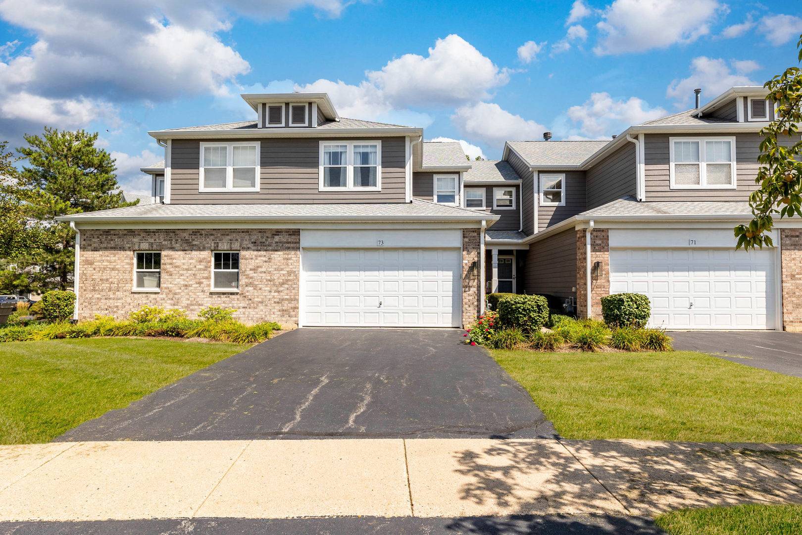 73 Woodview DR, Glen Ellyn, IL 60137