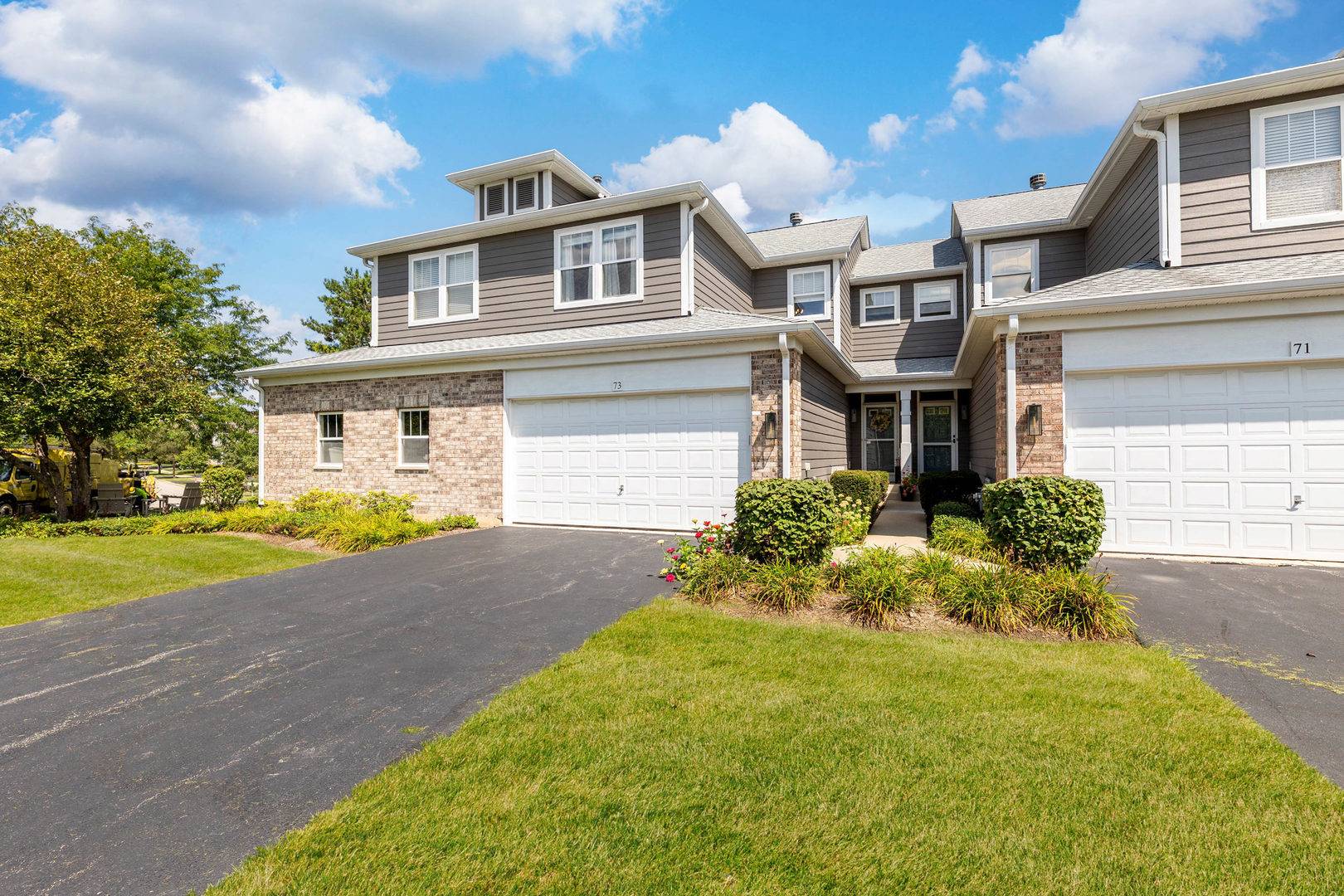 73 Woodview DR, Glen Ellyn, IL 60137