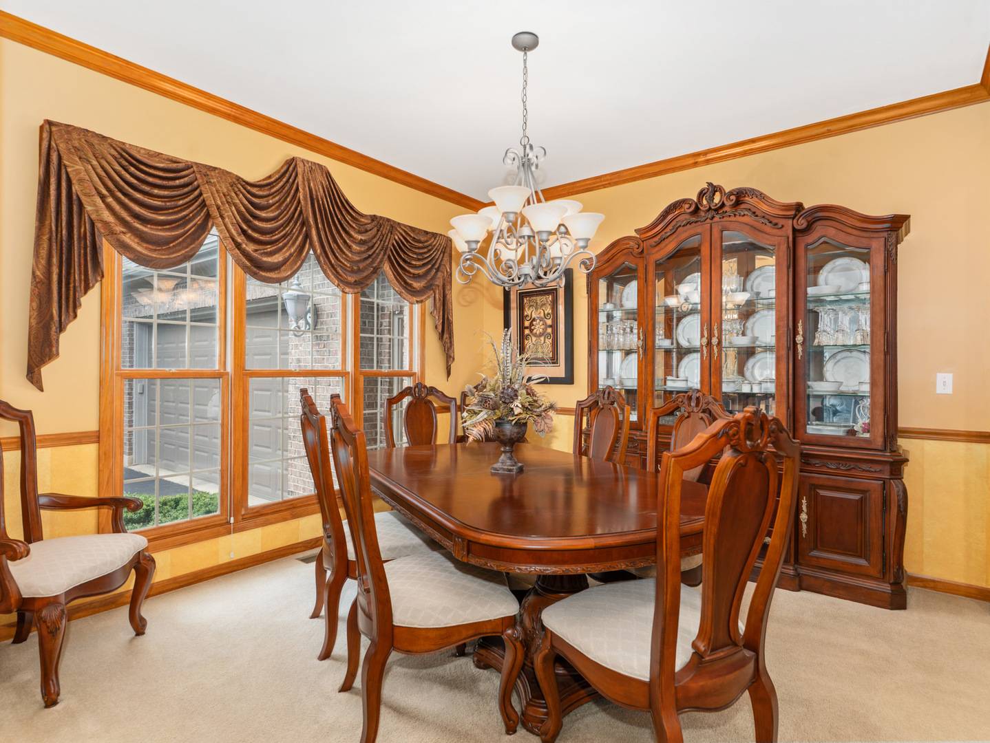 707 Evergreen LN, Sugar Grove, IL 60554