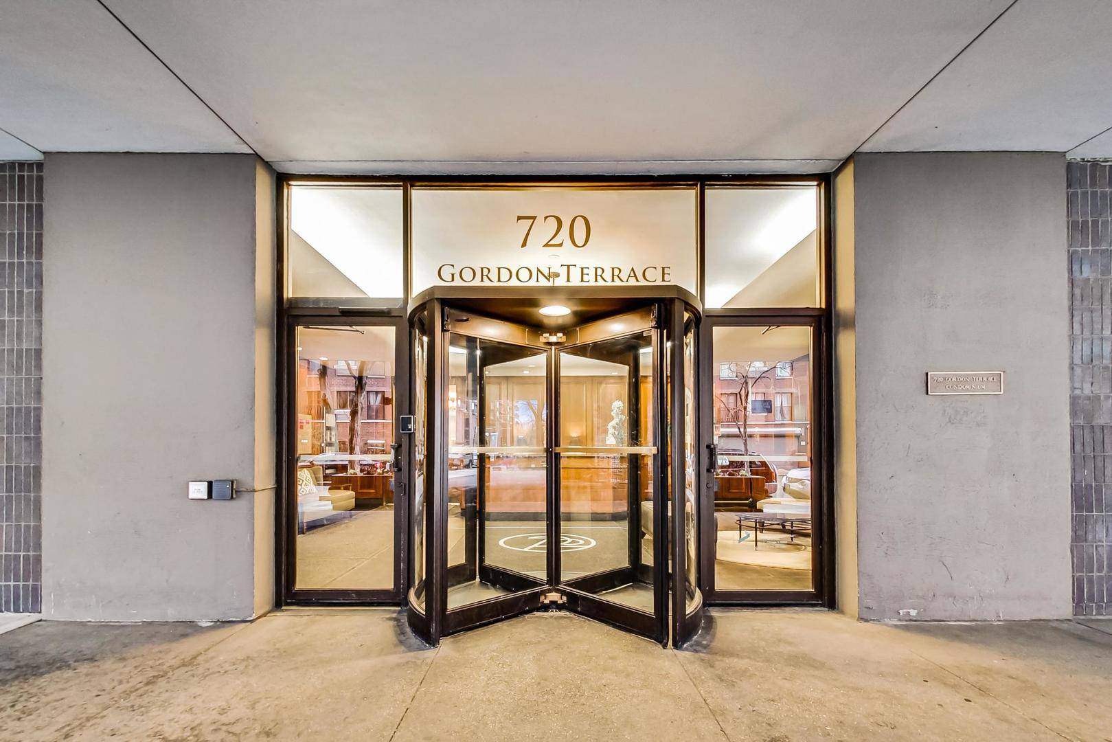 720 W Gordon TER #5M, Chicago, IL 60613