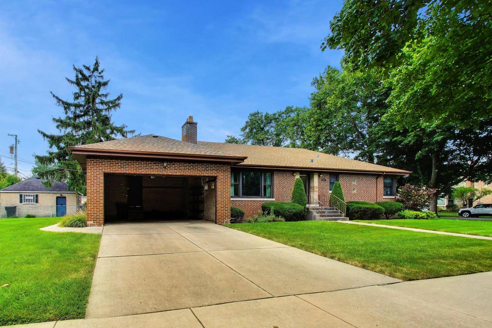 6247 N Leona AVE, Chicago, IL 60646