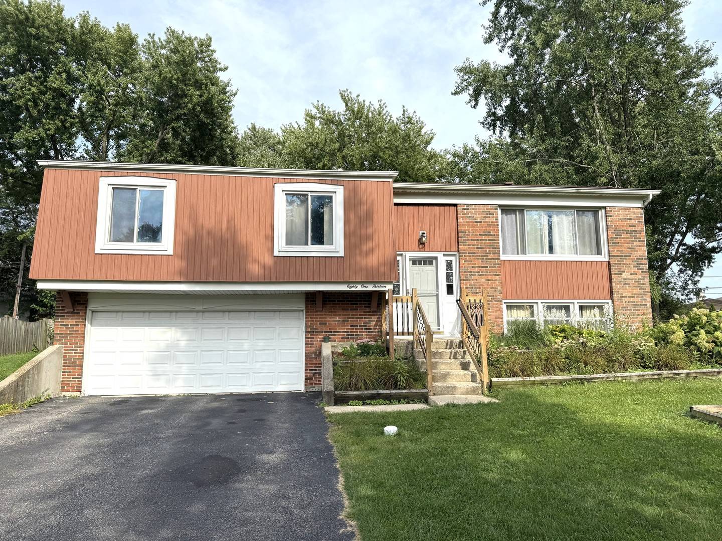 8113 Norwood CT, Woodridge, IL 60517