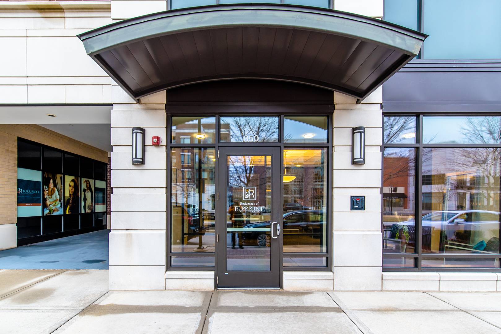 850 Village Center DR #306, Burr Ridge, IL 60527