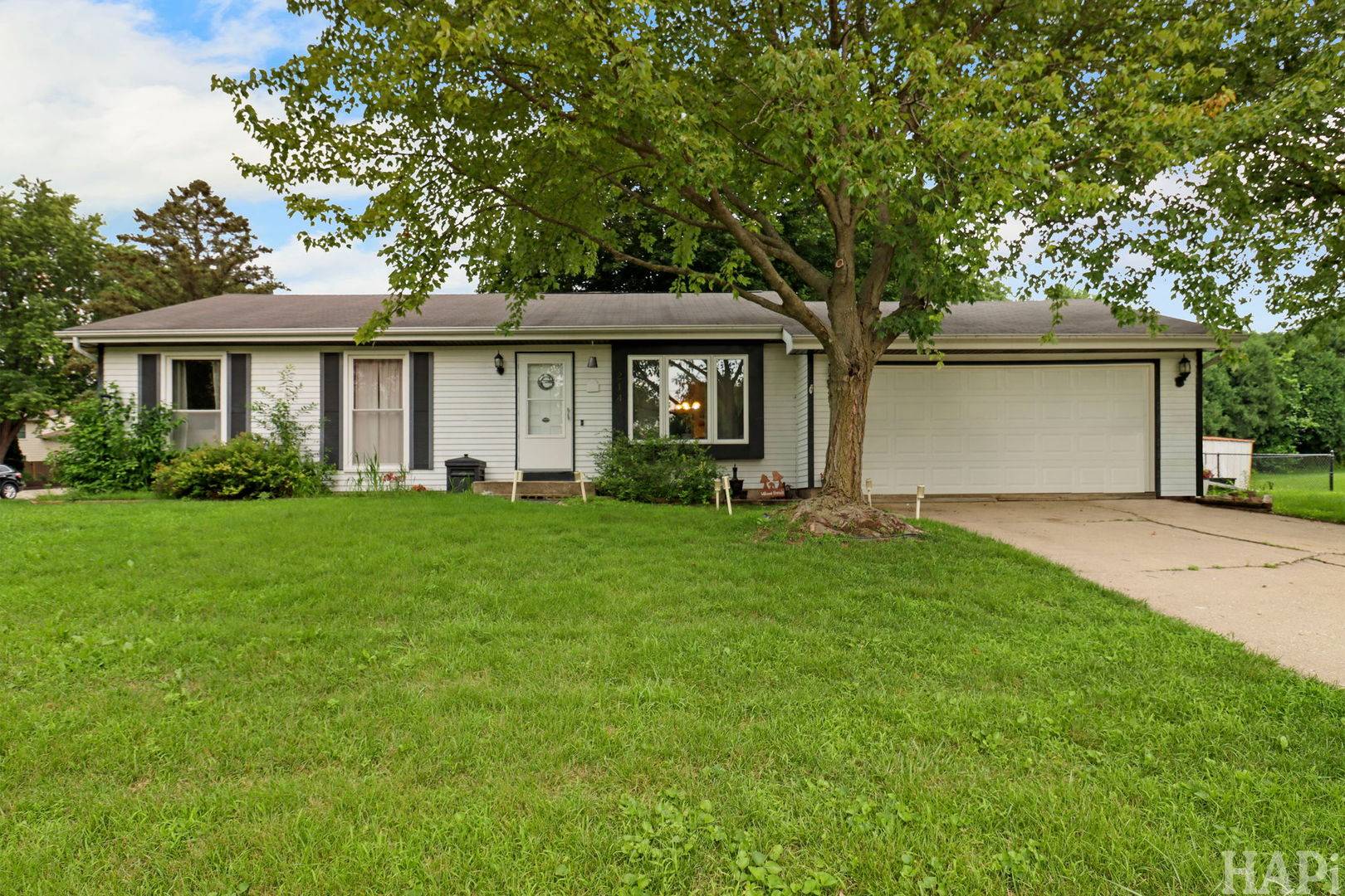 214 Augusta DR, Mchenry, IL 60050