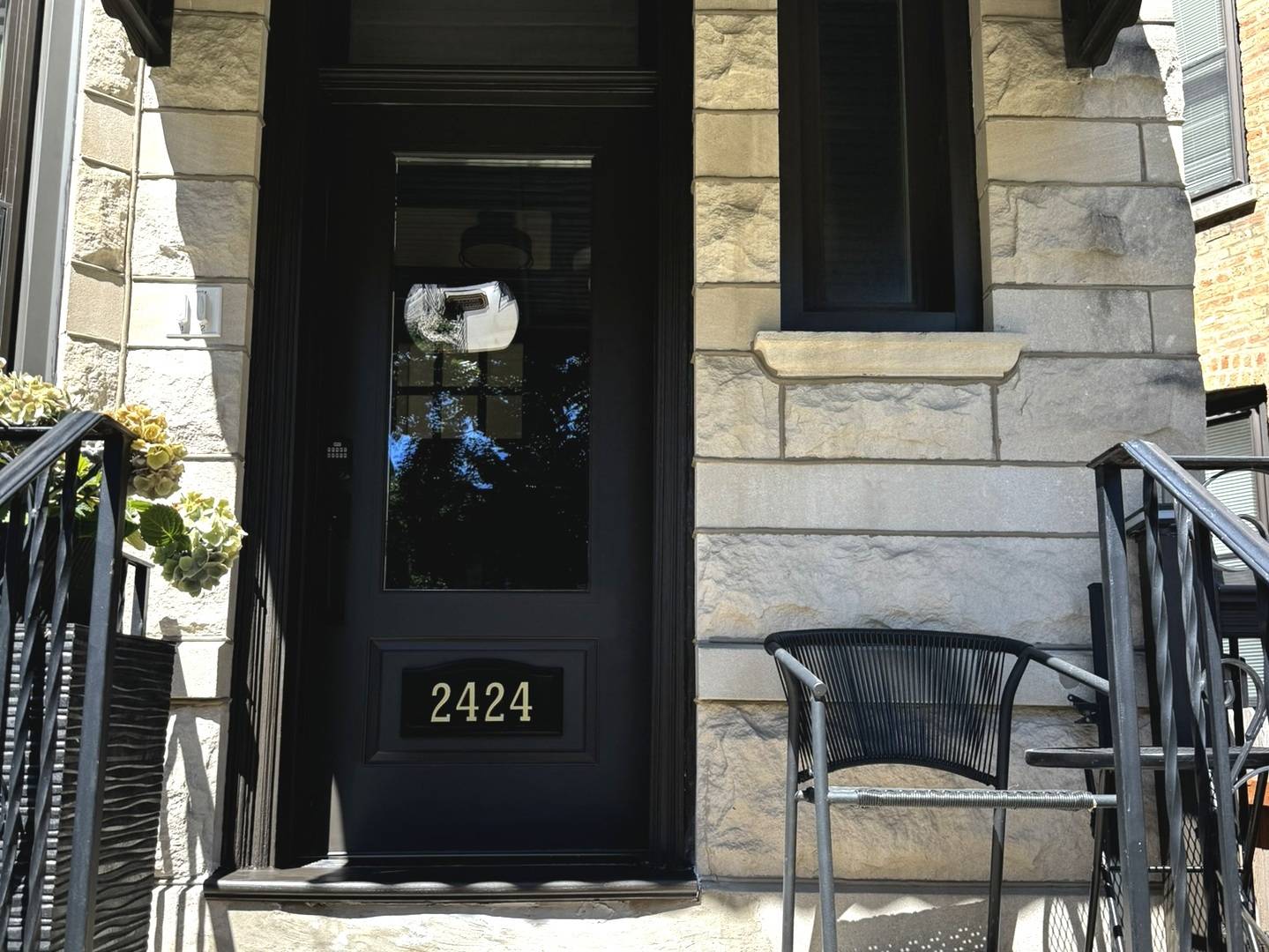 2424 N Mozart ST #1, Chicago, IL 60647