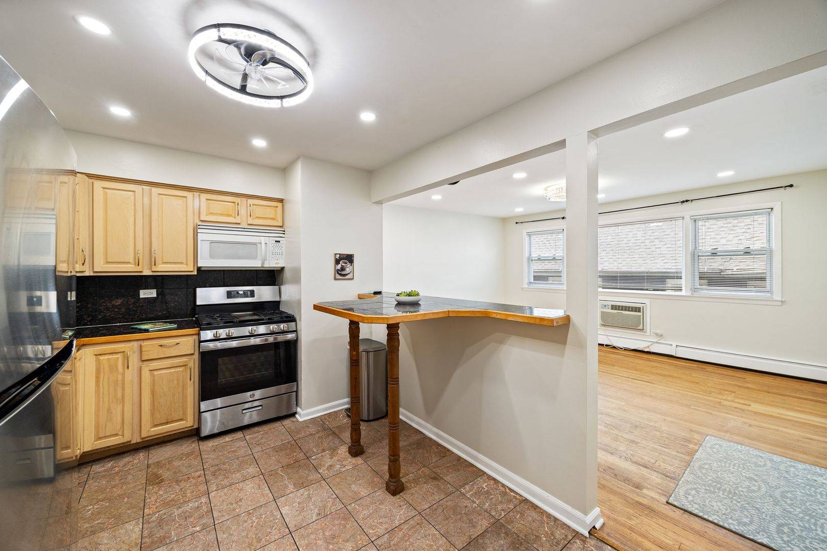 929 S Oak Park AVE #3NW, Oak Park, IL 60304